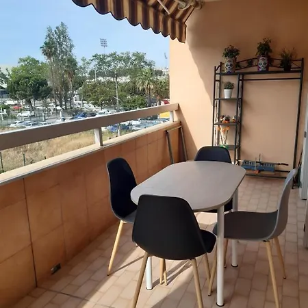 3p Avec Garage Proche Aeroport, Tramway Et Avec Toutes Commodites! Appartement